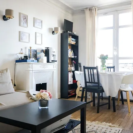 Cozy Love Nest Near The Eifel Tower Parigi